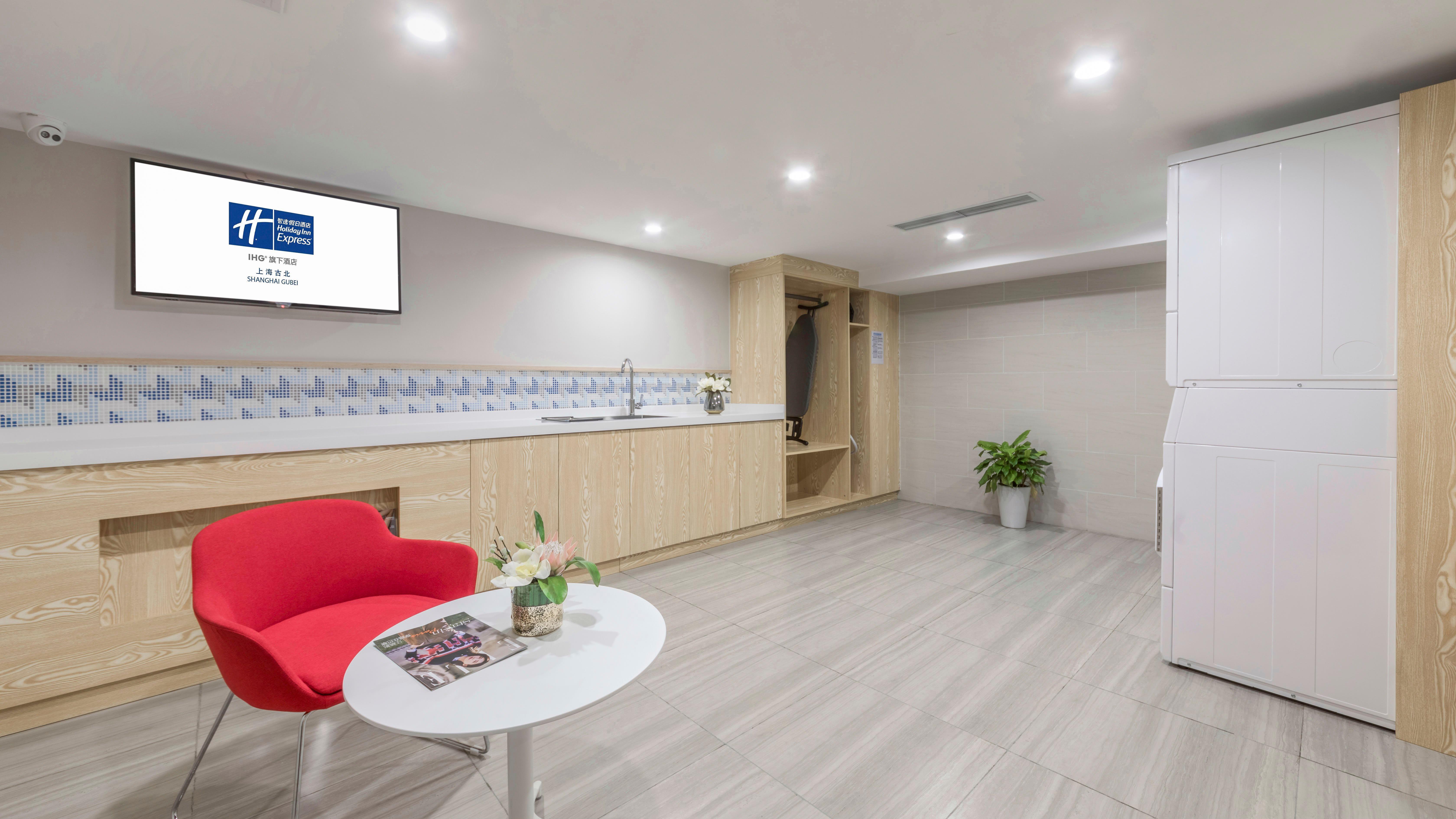 Holiday Inn Express Shanghai Gubei By Ihg Exterior photo